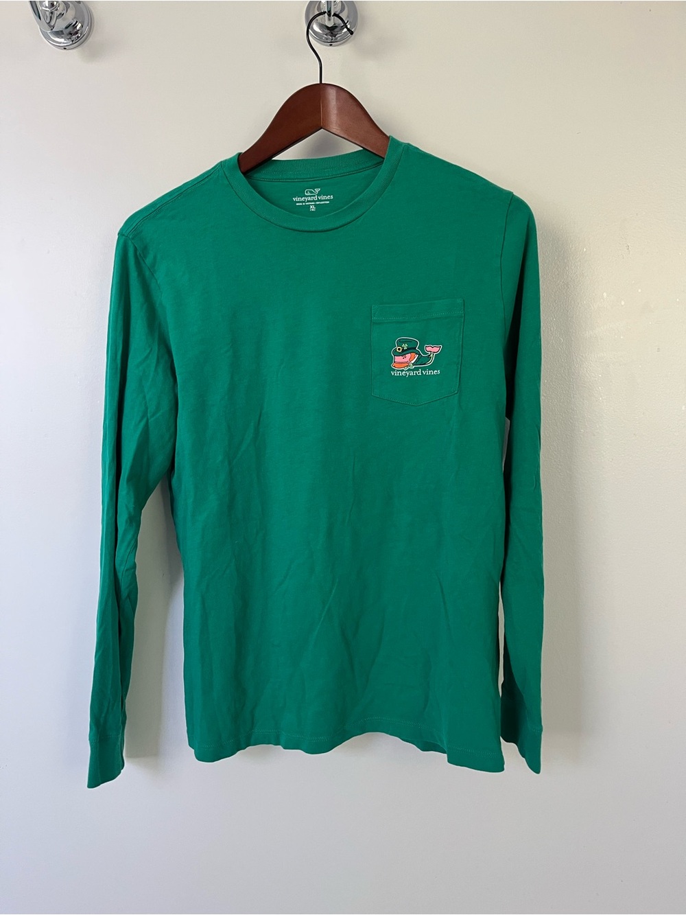 Vineyard Vines Youth Kelly Green Long-Sleeve Pocket Tee with Whale Patch XL